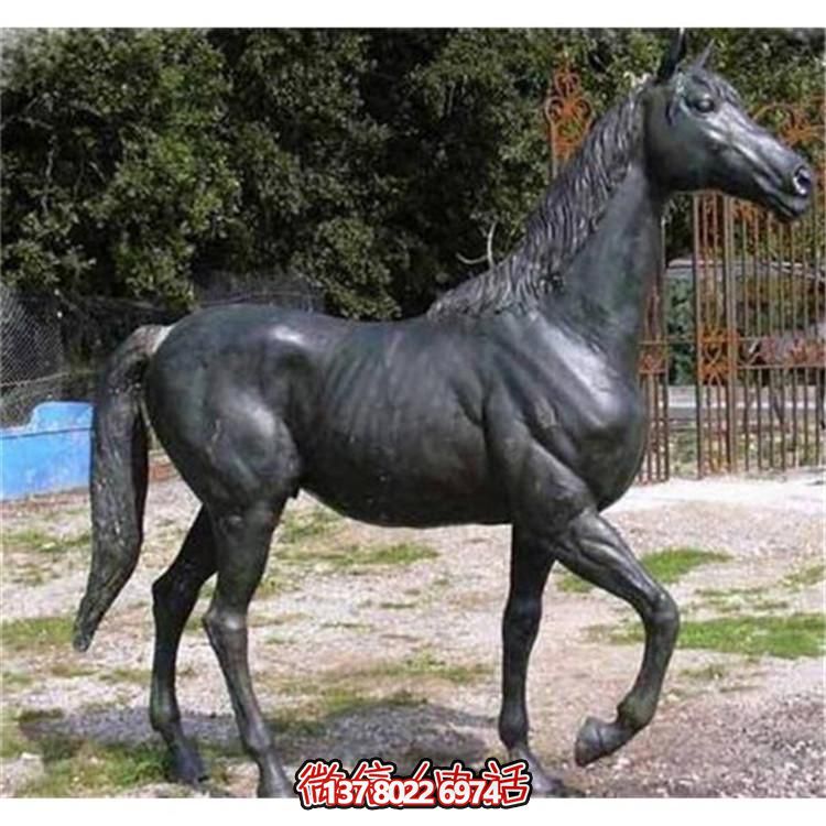 玻璃鋼仿銅馬雕塑，為園林廣場(chǎng)增添獨(dú)特魅力