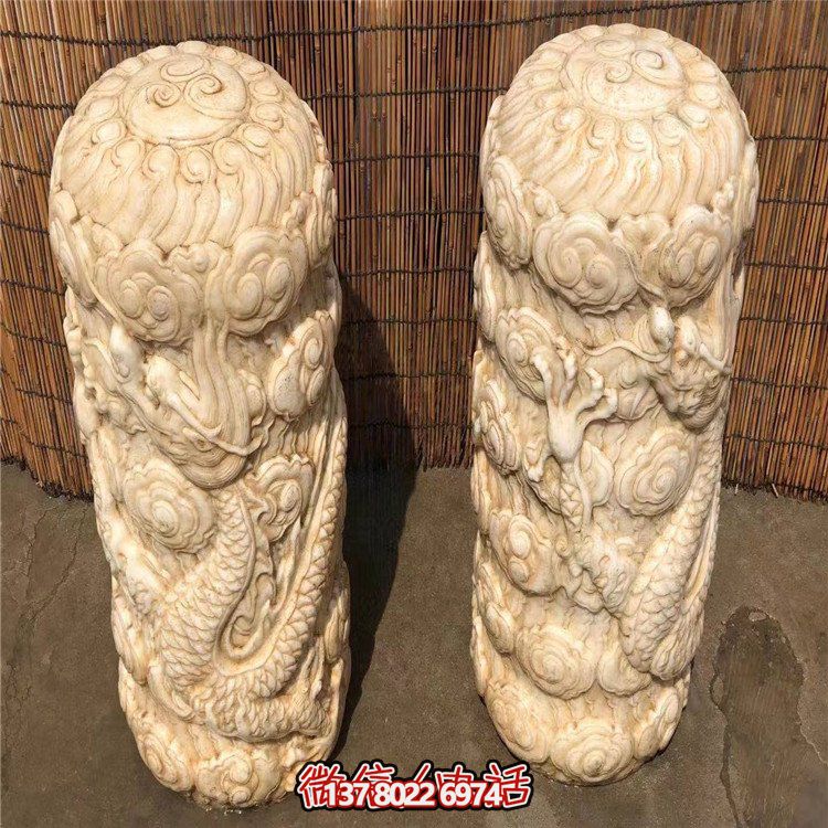 精美石柱浮雕擺件，添上龍庭院門口的濃濃文化氣息
