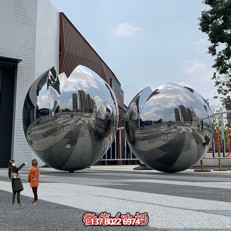 大型不銹鋼鏡面球體雕塑，為你的戶外空間增添獨特氣息