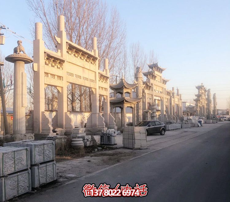 大理石門牌樓，點(diǎn)綴村莊入口