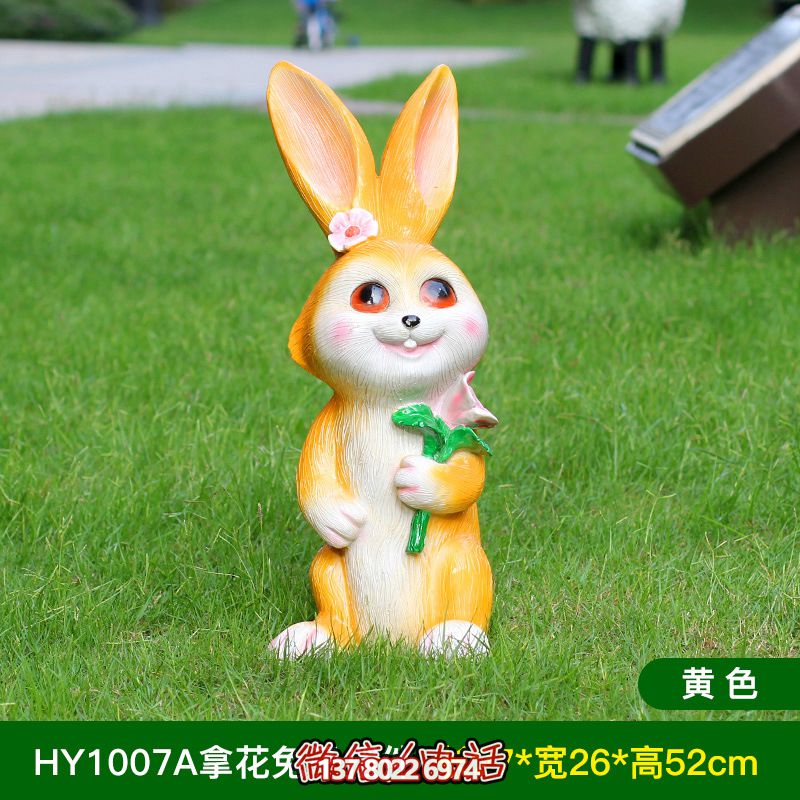 黃色樹脂兔子雕塑，室內(nèi)擺放只有一個