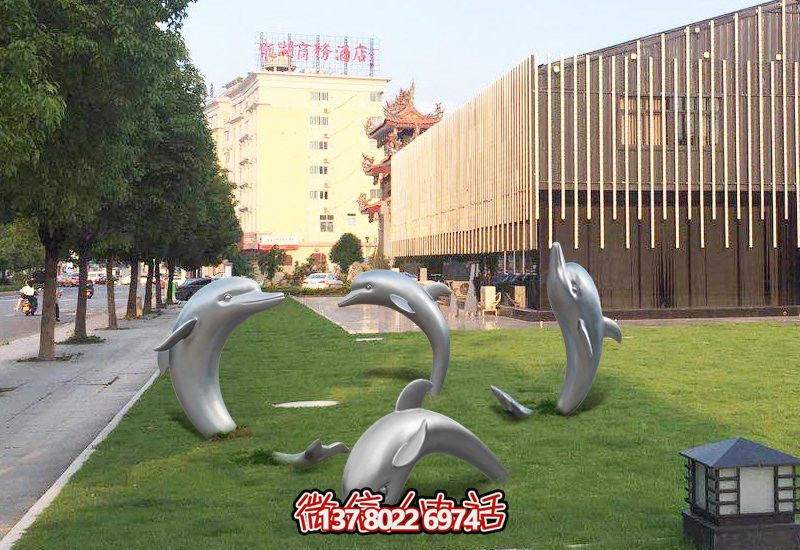 不銹鋼海豚形象雕塑，給草坪增添獨(dú)特姿態(tài)