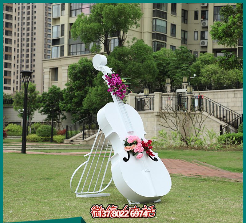 玻璃鋼雕塑，打造創(chuàng)意白色大提琴，點(diǎn)綴公園景區(qū)