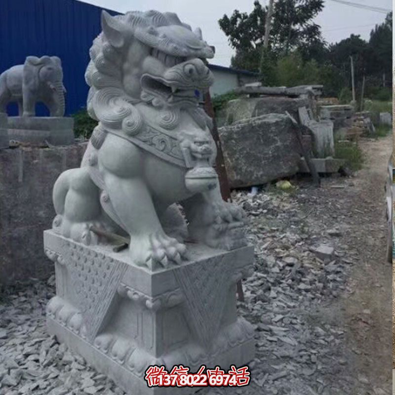 獅子雕塑鎮(zhèn)宅辟邪，美觀大方