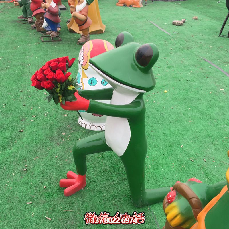 玻璃鋼雕塑，玫瑰青蛙拿玻璃公園裝飾